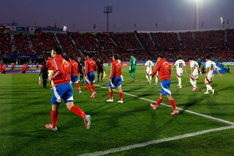 Al jugarse a estadio lleno, era clave que se respetaran las ubicaciones para que todos tuvieran dónde sentarse sin inconvenientes. (Foto: Photosport)