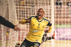 Chupete eterno: Humberto Suazo celebra sus 44 años más vigente que nunca