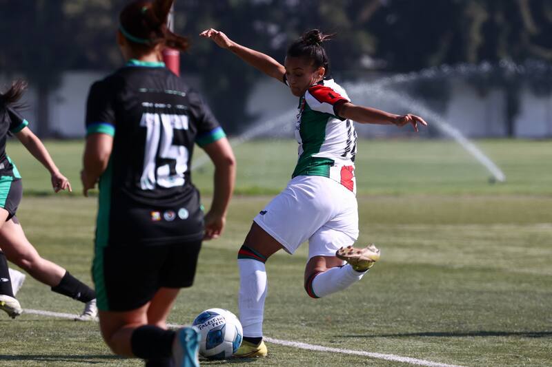 Ivette Olivares marcó un gol de rabona en el partido Palestino vs Deportes Puerto Montt. Foto: Prensa Palestino.