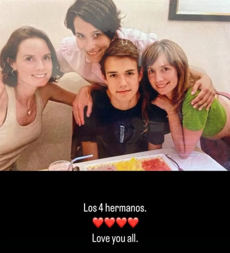 La modelo compartió una antigua postal familiar. Créditos: Instagram