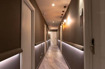 Icónico hotel chileno en turística ciudad fue vendido a grupo estadounidense: podría ser ampliado