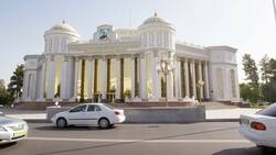 ¿Sabías que existe un país que sólo permite autos blancos o grises?