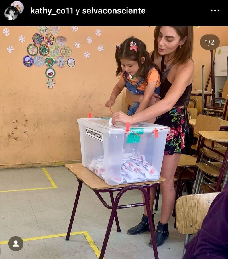 A través de redes sociales, distintas personalidades del mundo del espectáculo ejercieron su voto a sufragar y compartieron el registro.