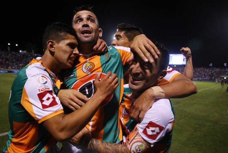 El delantero le anotó un triplete a Universidad Católica y le llovieron los insultos. Foto: Aton.