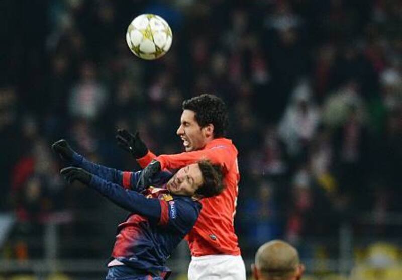 Barcelona's forward Lionel Messi (L) vies with Spartak's defender Juan Insaurralde (C) during their Champions League Group G football match in Moscow on November 20, 2012. AFP PHOTO/NATALIA KOLESNIKOVA (Photo credit should read NATALIA KOLESNIKOVA/AFP via Getty Images