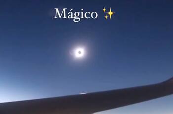 Increíble: Usuaria compartió cómo vio el eclipse solar desde un avion