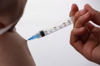 Menor de edad acudió a vacunarse por la influeza y terminó con fórmula contra el Covid-19