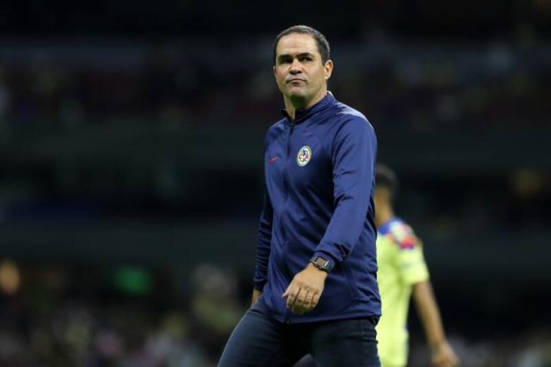 El DT de Igor Lichnovsky, Víctor Dávila y Diego Valdés.