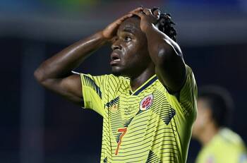 En Colombia le temen a la "maldición" de Duván Zapata contra La Roja