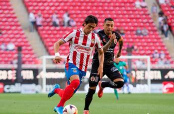 Gonzalo Jara fue expulsado en la derrota de Xolos contra Chivas