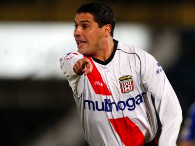 Fue un gran goleador del fútbol chileno, ahora dirige a los jugadores sin club y quiere ser gerente deportivo