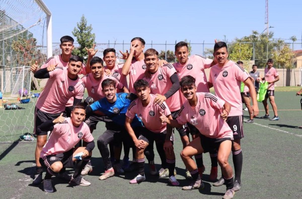 Algunos con pasado en Colo Colo y la UC: los 35 técnicos de los clubes de la Tercera B
