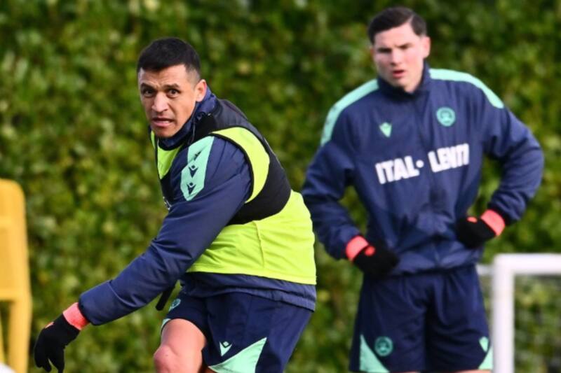 El delantero nacional queda nuevamente afuera de los titulares.