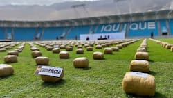 Insólito: estadio del fútbol chileno fue utilizado para exhibir gigantesco decomiso de drogas