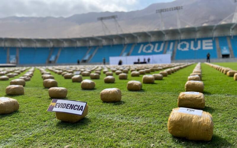 con más de una tonelada de droga en su cancha.