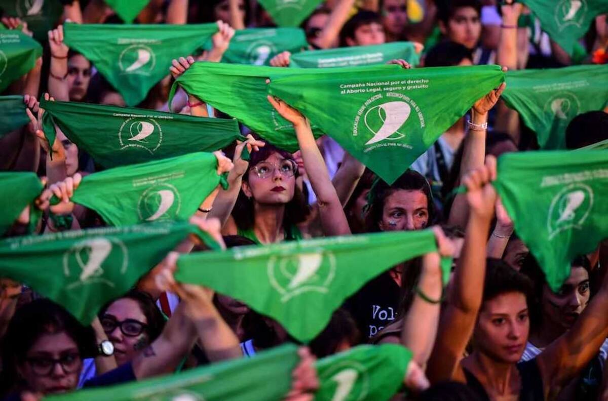 Reconocido arquero del fútbol chileno celebró la legalización del aborto en Argentina