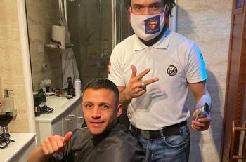 Alexis Sánchez va a la peluquería en Tocopilla y sorprende a sus fanáticos: "¡Si es tan humilde!"