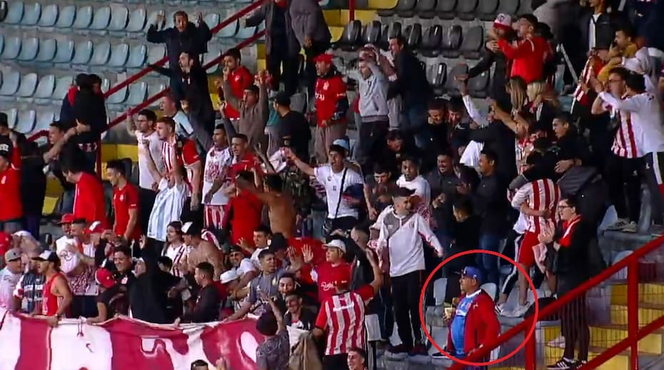 Pillaron a hincha de la U "infilitrado" en la barra de Estudiantes