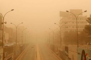 VIDEO | Tormenta de arena dejó miles de personas hospitalizadas y provocó el cierre de aeropuertos en Irak