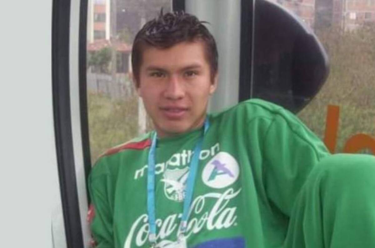 Defensa boliviano es el primer futbolista en actividad que fallece por Covid-19