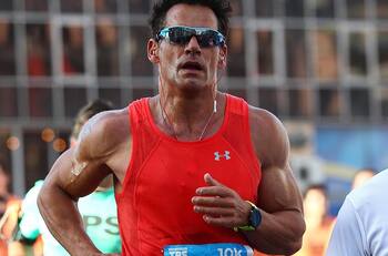 “Sufrí, dolió, pero terminamos”: Cristián de la Fuente muestra las heridas con las que quedó tras correr un nuevo triatlón