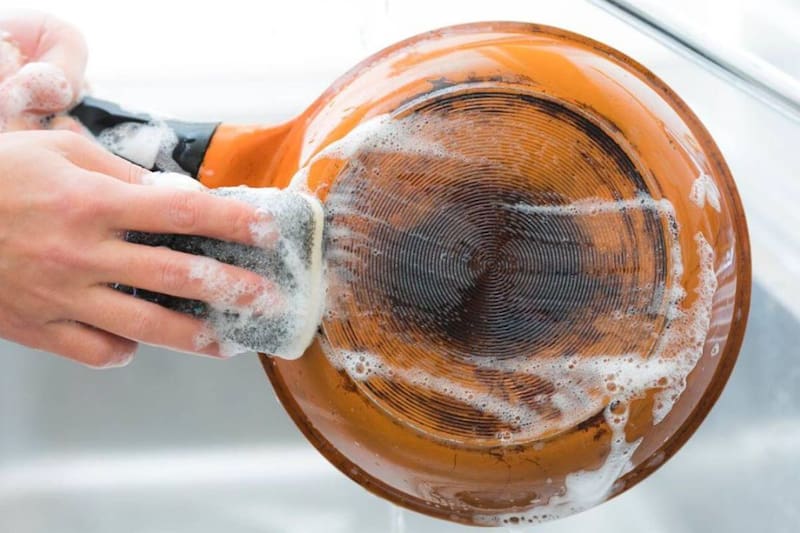 Con pocos ingredientes puedes dejar tu menaje de cocina impecable.