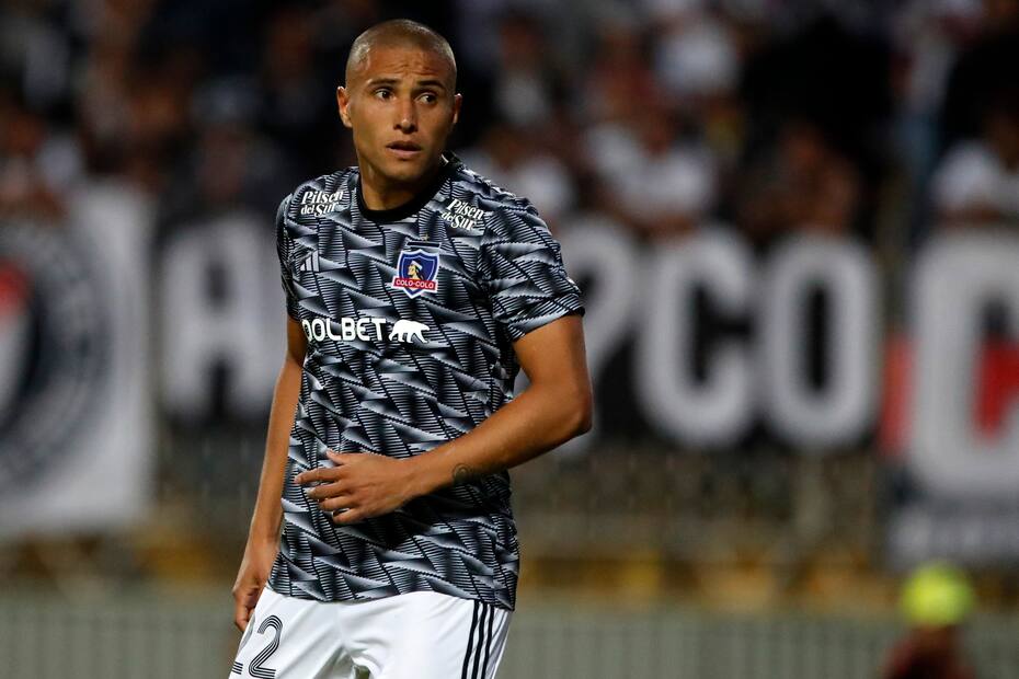 Leandro Benegas con la camiseta de Colo Colo.