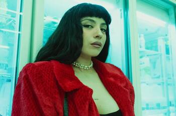 Con 4 outfits distintos: Estos fueron los increíbles looks de Mon Laferte en Chile