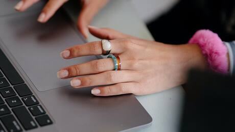 Caja de compensación regala becas de hasta $170.000 a mujeres que cumplan estos CUATRO requisitos