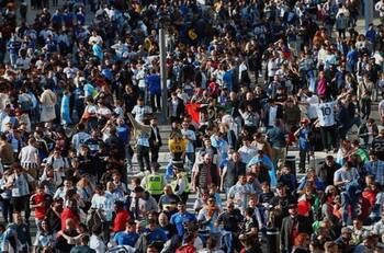 VIDEO | "Maradona es más grande que Isabel": el tema que los argentinos cantan en Inglaterra