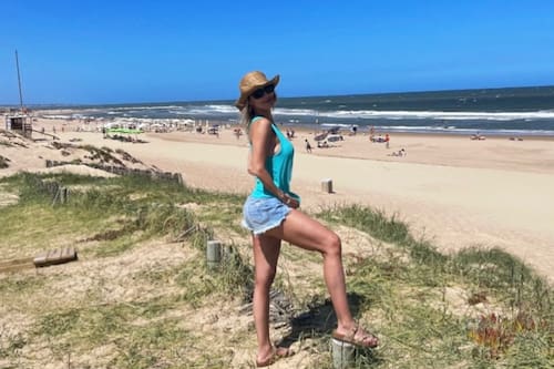 se luce con su físico a los 50 años.