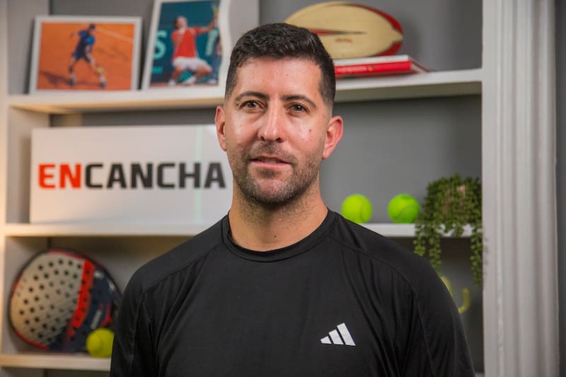 El histórico doblista chileno compartió las anécdotas de su carrera en eun nuevo capítulo del podcast de En Cancha Raquetas y Palas. Foto: En Cancha