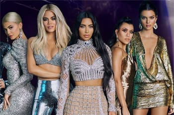 "Esta familia es desconcertante”: Kim Kardashian es acusada de usar photoshop en su foto familiar de Navidad