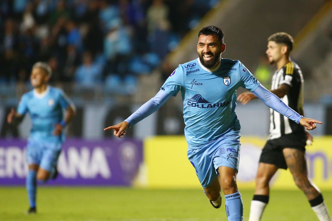 Diego Orellana celebra gol por Copa Sudamericana. El triunfo antes los brasileños ha sido uno de los grandes -y pocos- hitos positivos del año.