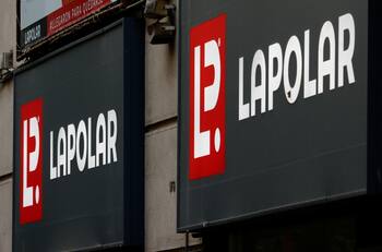 Caso La Polar: Aduanas presenta querella contra multitienda por supuesto ingreso de ropa falsificada