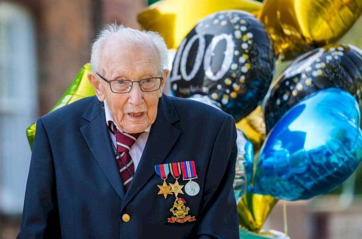 Murió el héroe de guerra, Tom Moore, que recaudó US$45 millones para ayudar a personal de salud