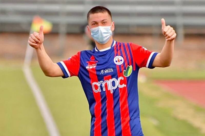 Iberia de Los Ángeles oficializó el regreso del goleador Benjamín Inostroza.