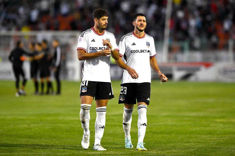 La defensa de Colo Colo enfrentará a un potente delantero argentino que es figura en Colón de Santa Fe. Foto: Agencia Aton.