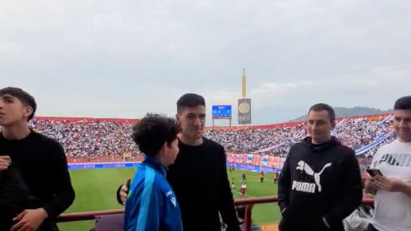 Visita inesperada: Marcelino Núñez estuvo presente en derrota de la UC ante La Serena