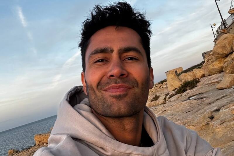 tiene un espectacular auto.