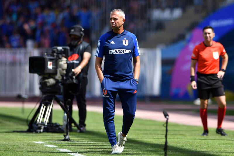 El entrenador de la U, Gustavo Alvarez.