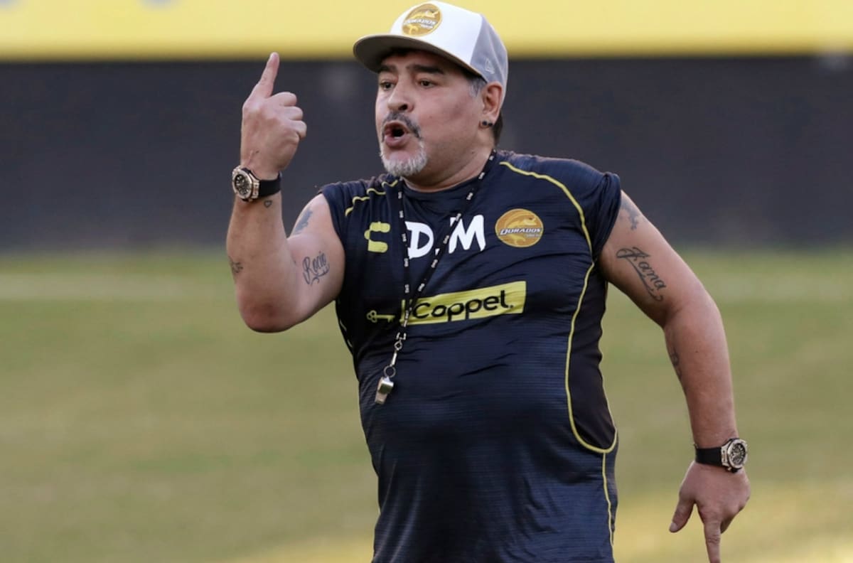 El emotivo recibimiento de Diego Armando Maradona en estadio de Gimnasia
