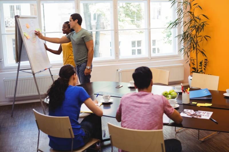 La situación impacta negativamente la calidad del sistema educativo, deteriorado tras el periodo pandémico.