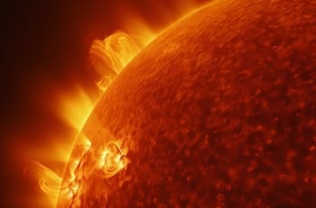 ¡Impresionante! Erupción solar de gran magnitud es captada por el NOAA