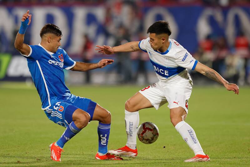 Alexander Aravena podría haber jugado su último partido con Universidad Católica.