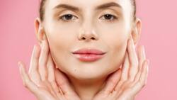 Sencillo ejercicio de yoga facial para prevenir la flacidez en las mejillas