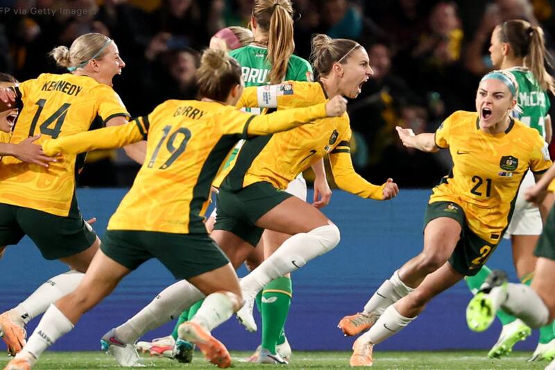 , se lamenta por los comentarios en contra del fútbol femenino.