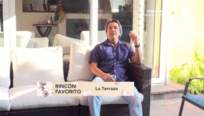 Renato Munster en el espacio favorito de su casa. Foto: CHV.