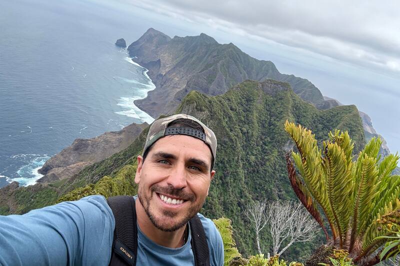 El chico reality viajó al Archipiélago Juan Fernández para el primer capítulo de El Clan.