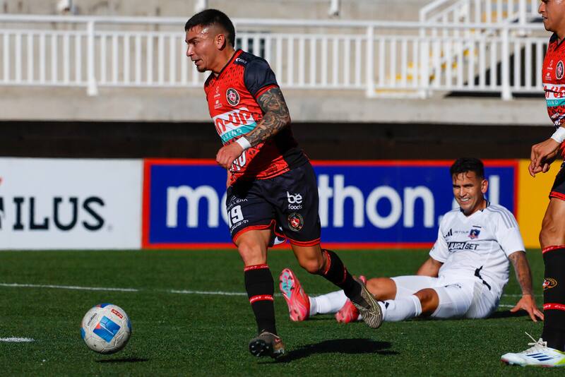 Colo Colo visitó a Deportes Limache. Foto: Aton.